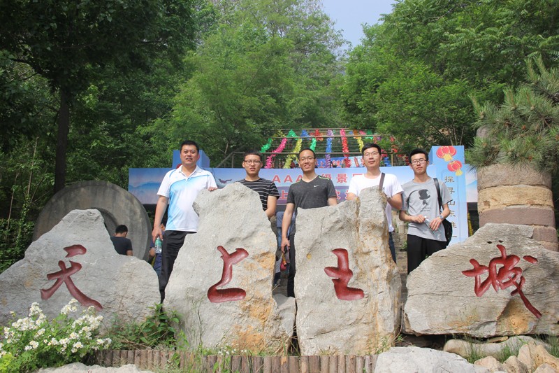 a6、生物質(zhì)團(tuán)隊(duì)在天上王城.jpg